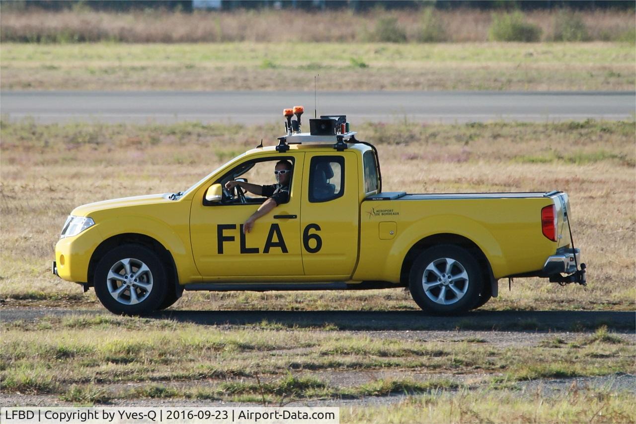 Bordeaux Airport, Merignac Airport France (LFBD) - Taxiway security, Bordeaux-Merignac airport (LFBD-BOD)