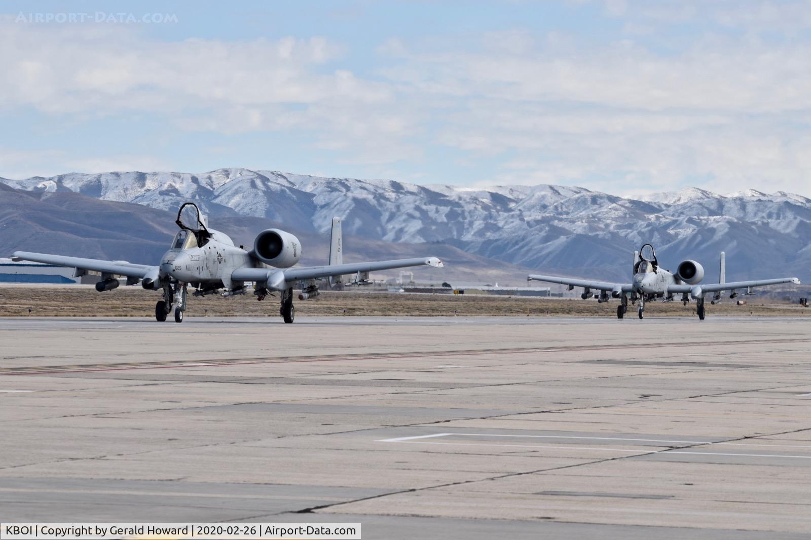 Boise Air Terminal/gowen Fld Airport (BOI) - Taxiing on Bravo. 190th Fighter Sq., Idaho ANG.