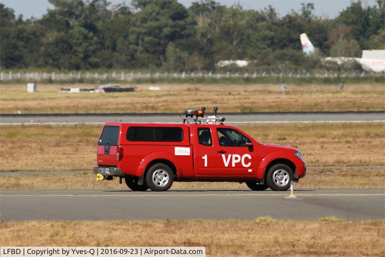 Bordeaux Airport, Merignac Airport France (LFBD) - Taxiway control, Bordeaux-Mérignac airport (LFBD-BOD)