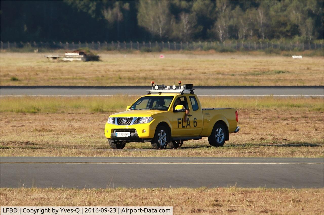 Bordeaux Airport, Merignac Airport France (LFBD) - Runway control (bird strike hazard), Bordeaux-Mérignac airport (LFBD-BOD)