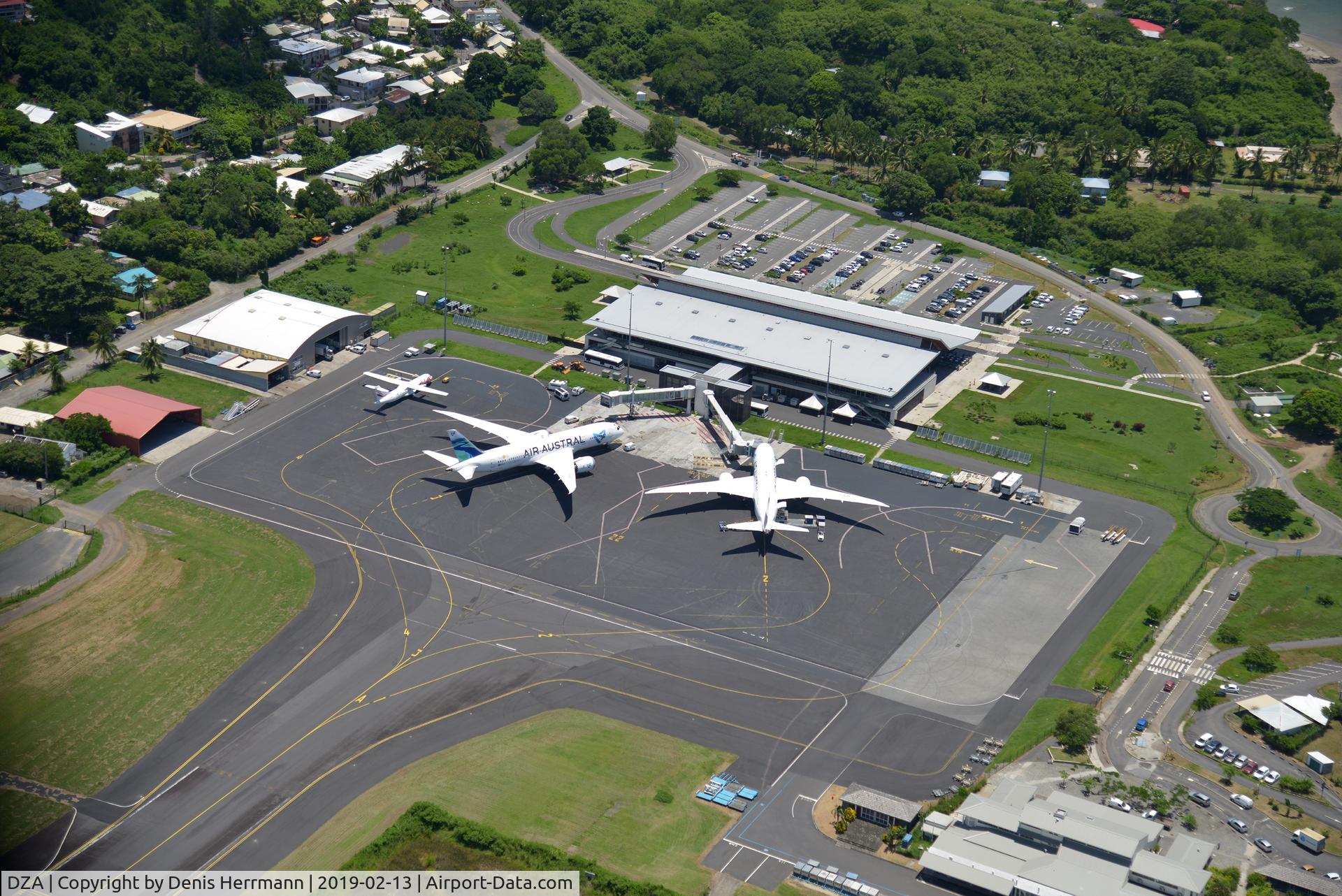 Dzaoudzi Pamandzi International Airport, Dzaoudzi, Mayotte Mayotte (DZA) - Aérial view of Dzaoudzi International airport Mayotte France