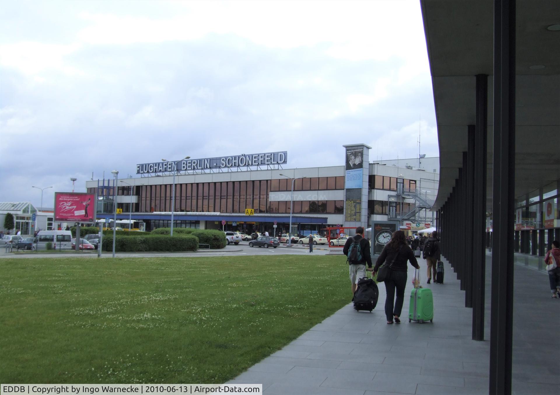 Berlin Brandenburg International Airport, Berlin Germany (EDDB) - approaching the terminal at Schönefeld airport from the railway station via a covered walkway