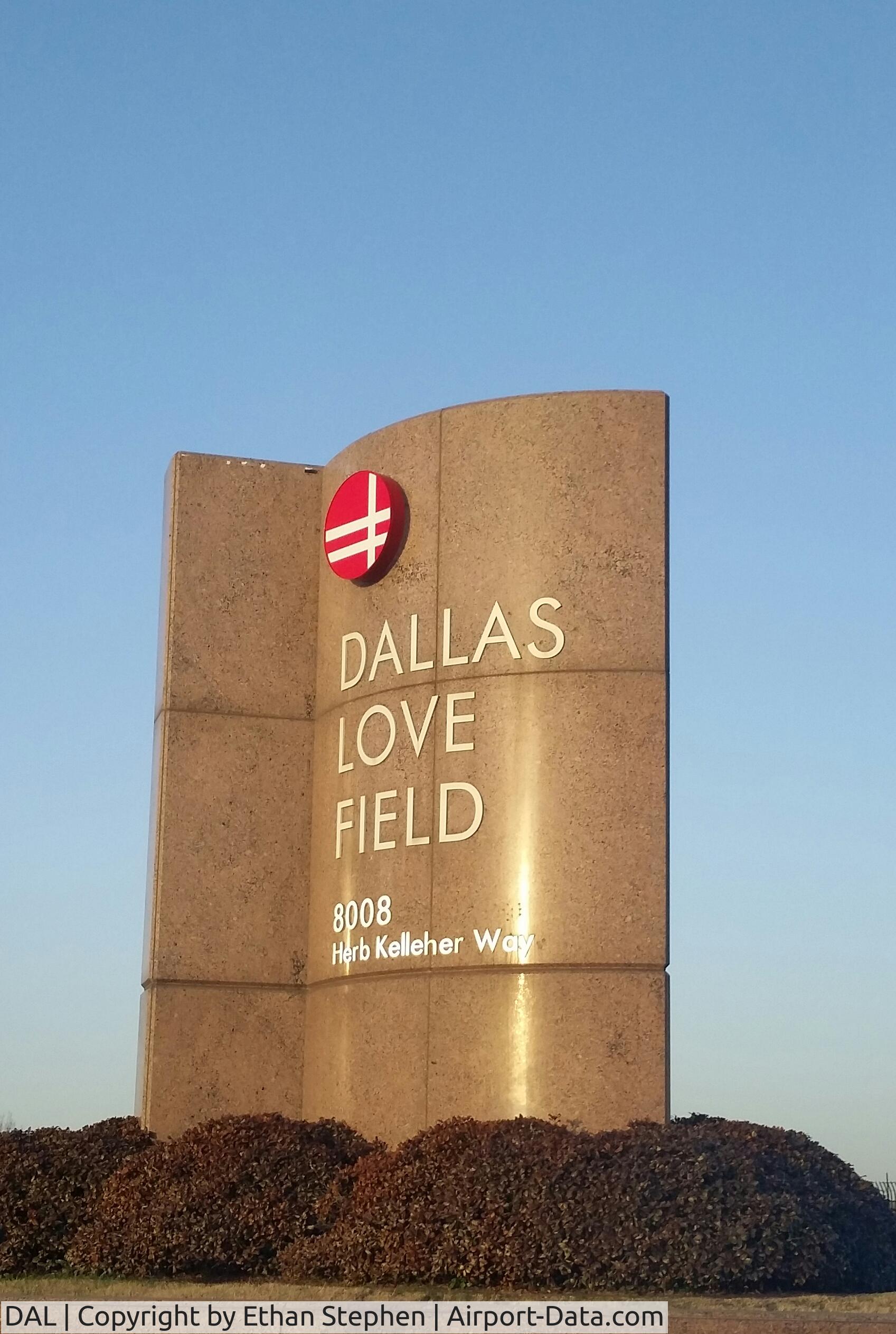 Dallas Love Field Airport (DAL) - New sign