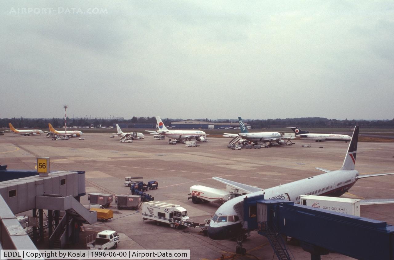 Düsseldorf International Airport, Düsseldorf Germany (EDDL) - Traffic in DUS. Loooong ago.