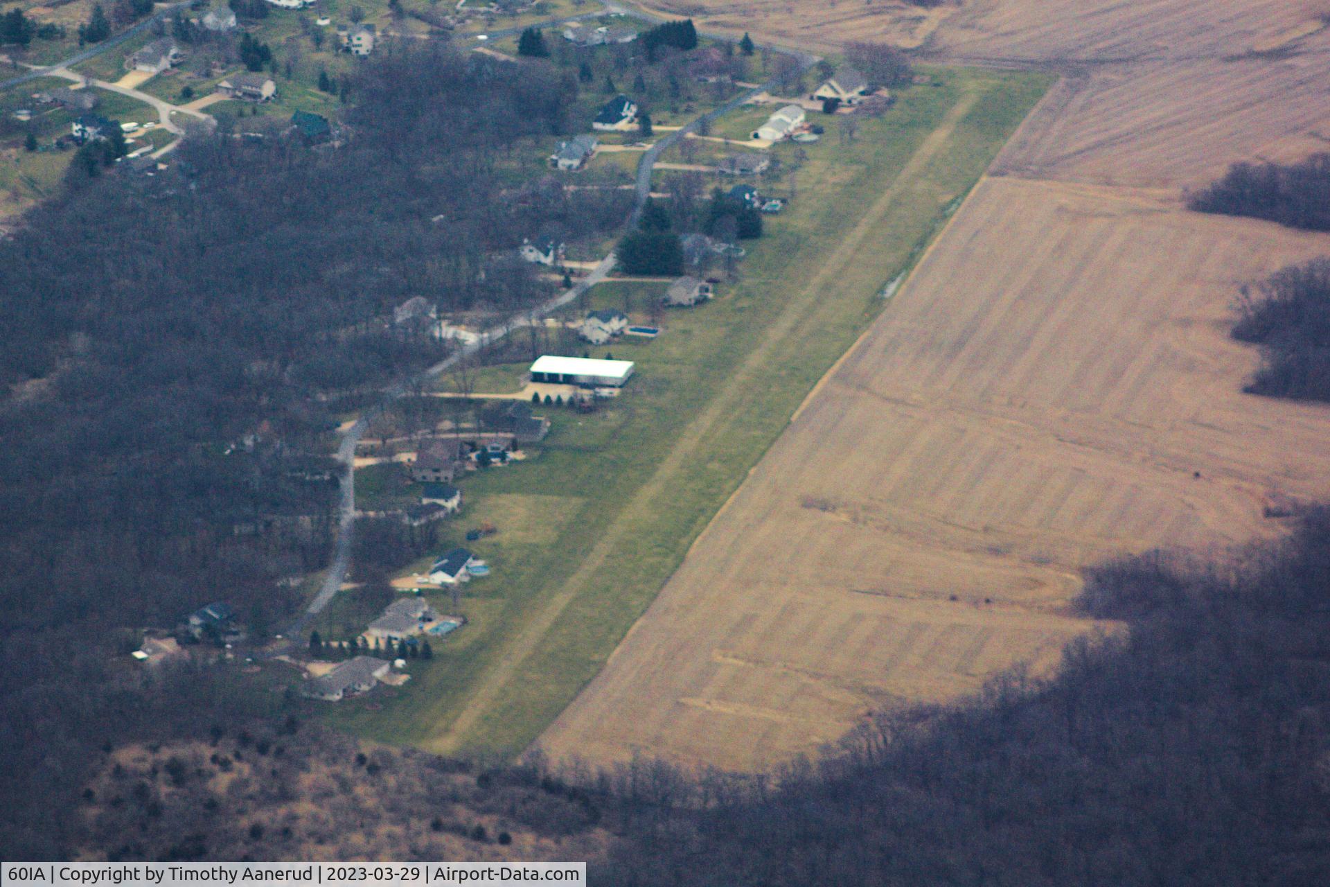 60IA Airport - Village Oaks AirportBlue Grass, Iowa, USA
