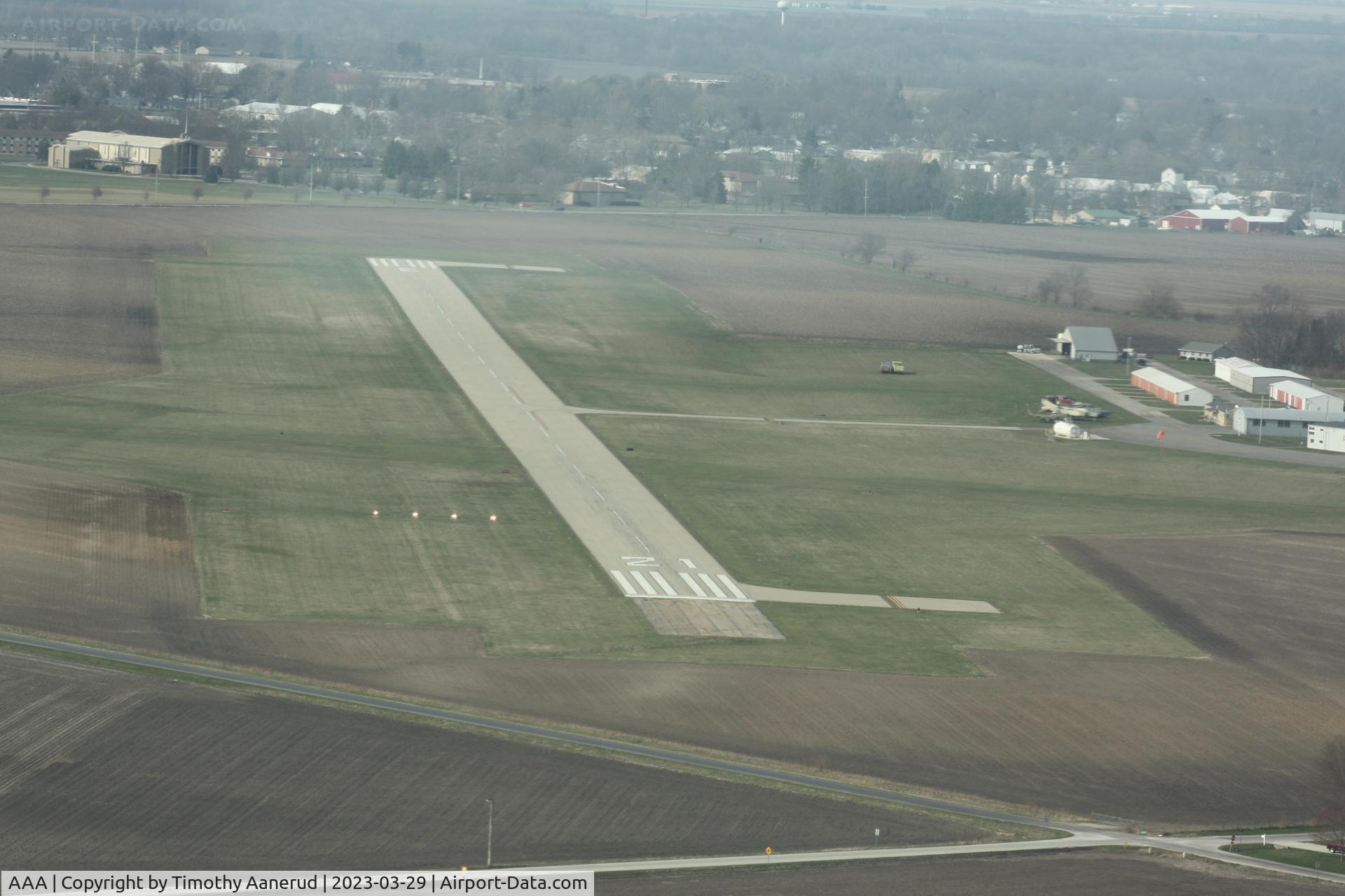 Logan County Airport (AAA) - Logan County airport, Lincoln IL USA, turning on to final