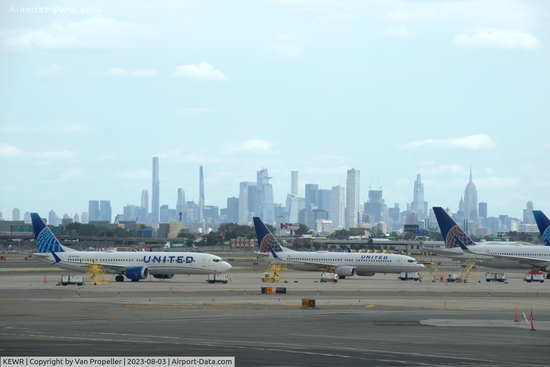 Newark Liberty International Airport (EWR) - View from the United Airlines terminal with Manhattan in the background