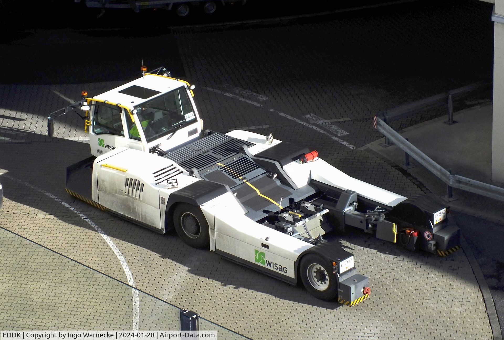 Cologne Bonn Airport, Cologne/Bonn Germany (EDDK) - pushback tug at Köln/Bonn airport #v