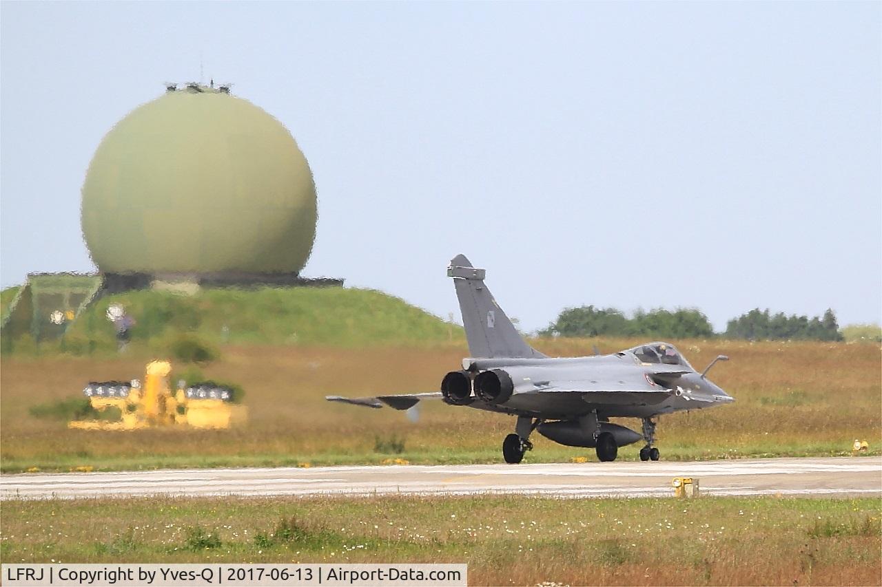 Landivisiau Airport, Landivisiau France (LFRJ) - Landivisiau naval air base (LFRJ)