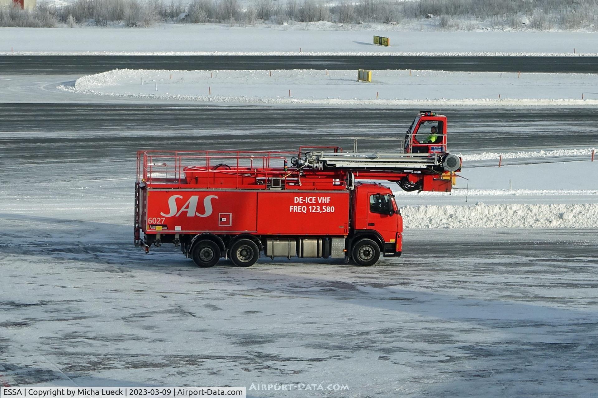 Stockholm-Arlanda Airport, Stockholm Sweden (ESSA) - De-icing truck