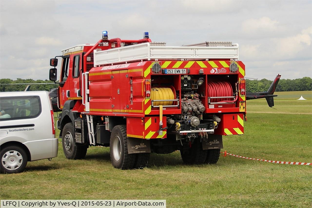 La Ferté-Alais Airport, La Ferté-Alais France (LFFQ) - Fire truck, La Ferté Alais airfeld (LFFQ)