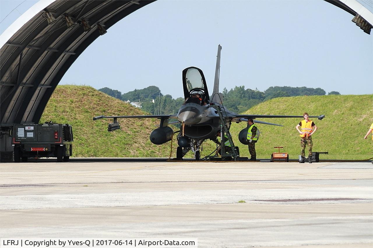 Landivisiau Airport, Landivisiau France (LFRJ) - Landivisiau naval air base (LFRJ)