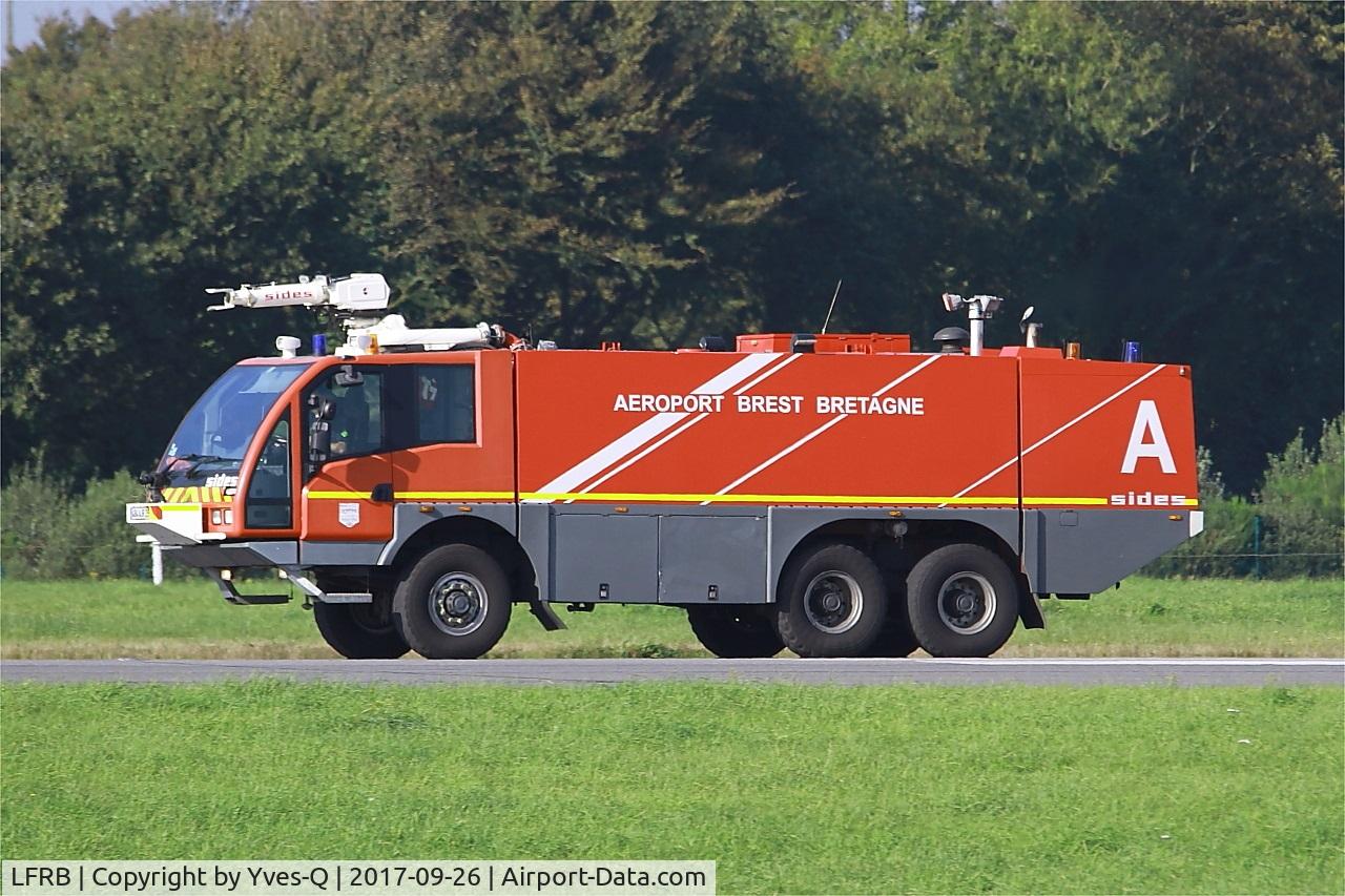 Brest Bretagne Airport, Brest France (LFRB) - Fire truck, Bretagne airport (LFRB-BES)
