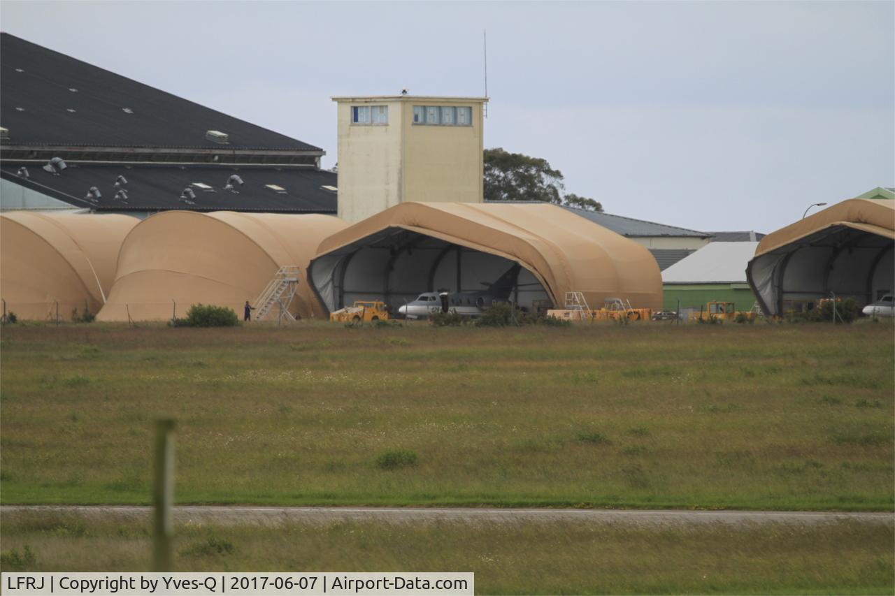 Landivisiau Airport, Landivisiau France (LFRJ) - Landivisiau naval air base (LFRJ)