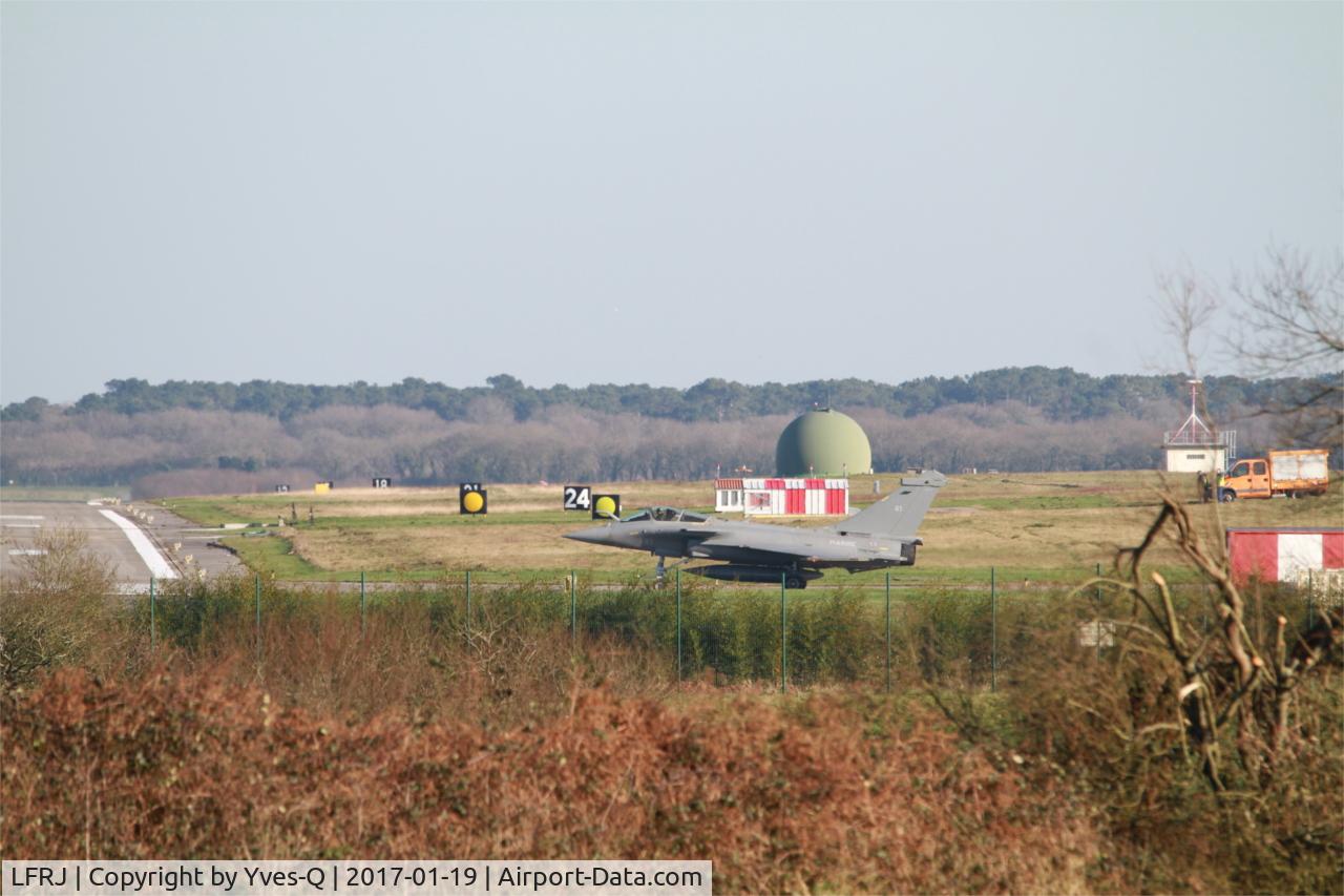 Landivisiau Airport, Landivisiau France (LFRJ) - Landivisiau naval air base (LFRJ)