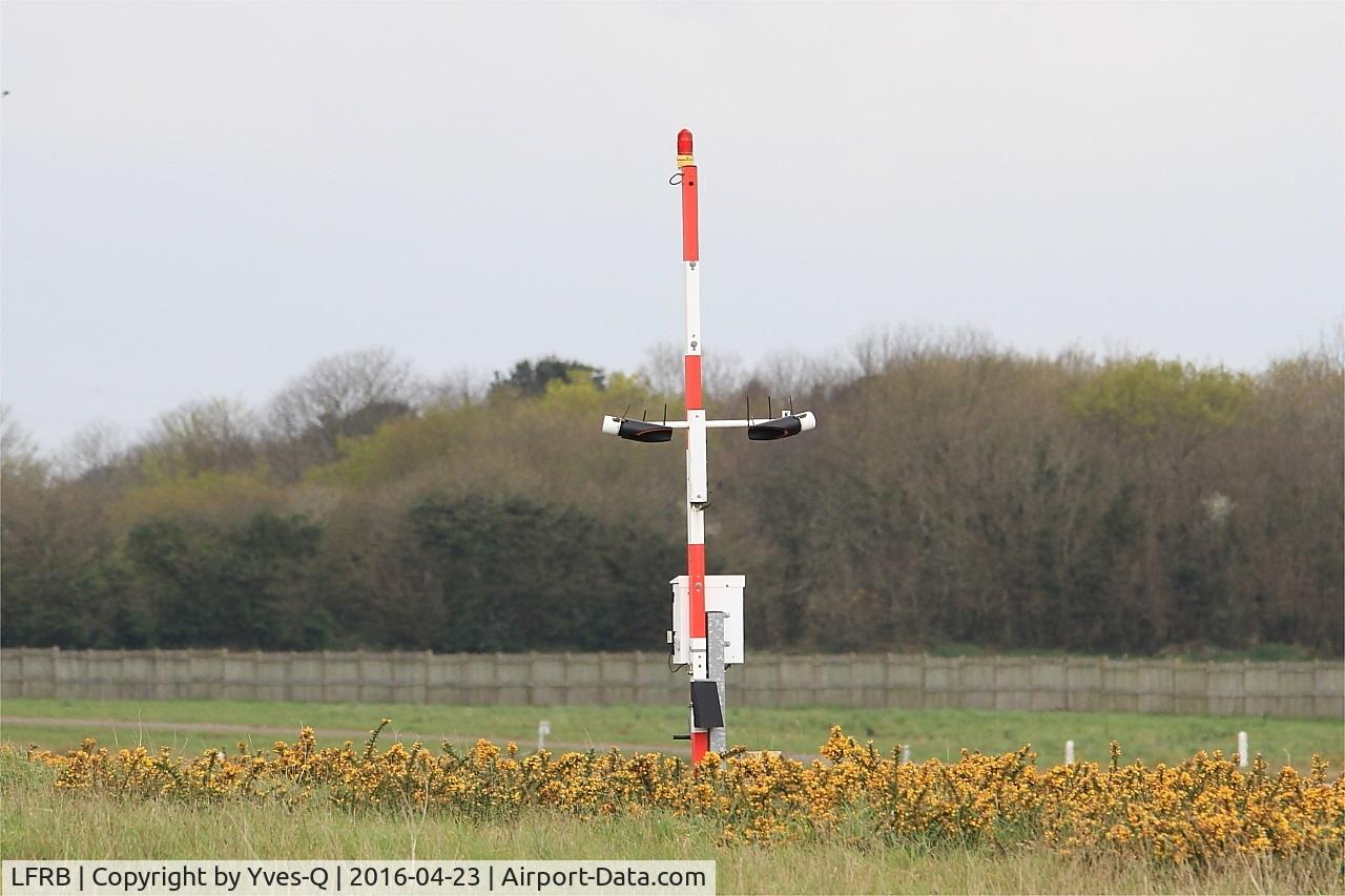 Brest Bretagne Airport, Brest France (LFRB) - Fog detection unit, Brest-Bretage airport (LFRB-BES)