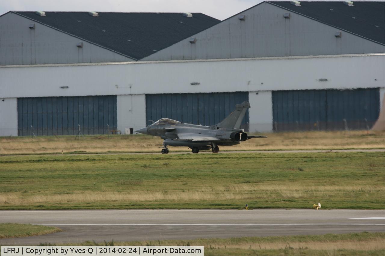 Landivisiau Airport, Landivisiau France (LFRJ) - Landivisiau naval air base (LFRJ)