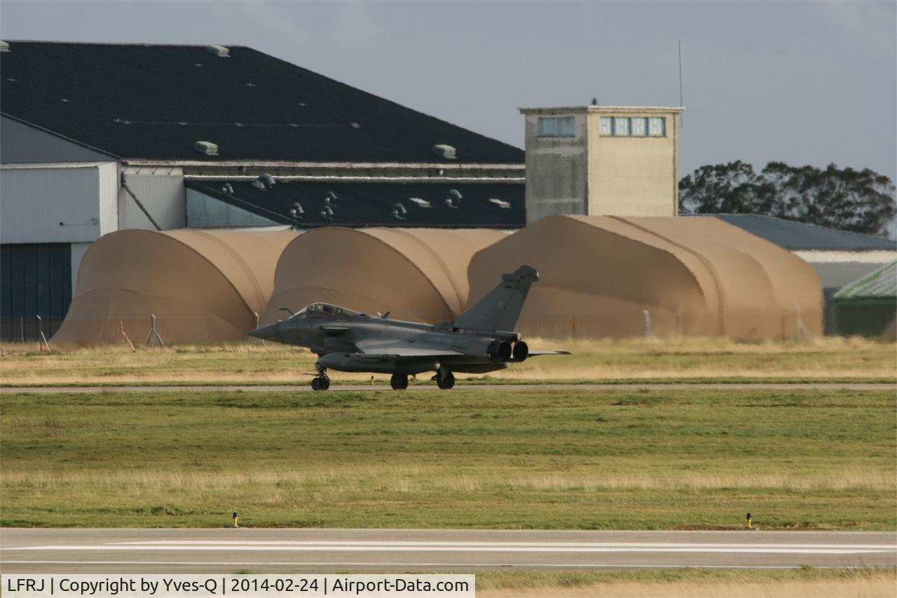Landivisiau Airport, Landivisiau France (LFRJ) - Landivisiau naval air base (LFRJ)