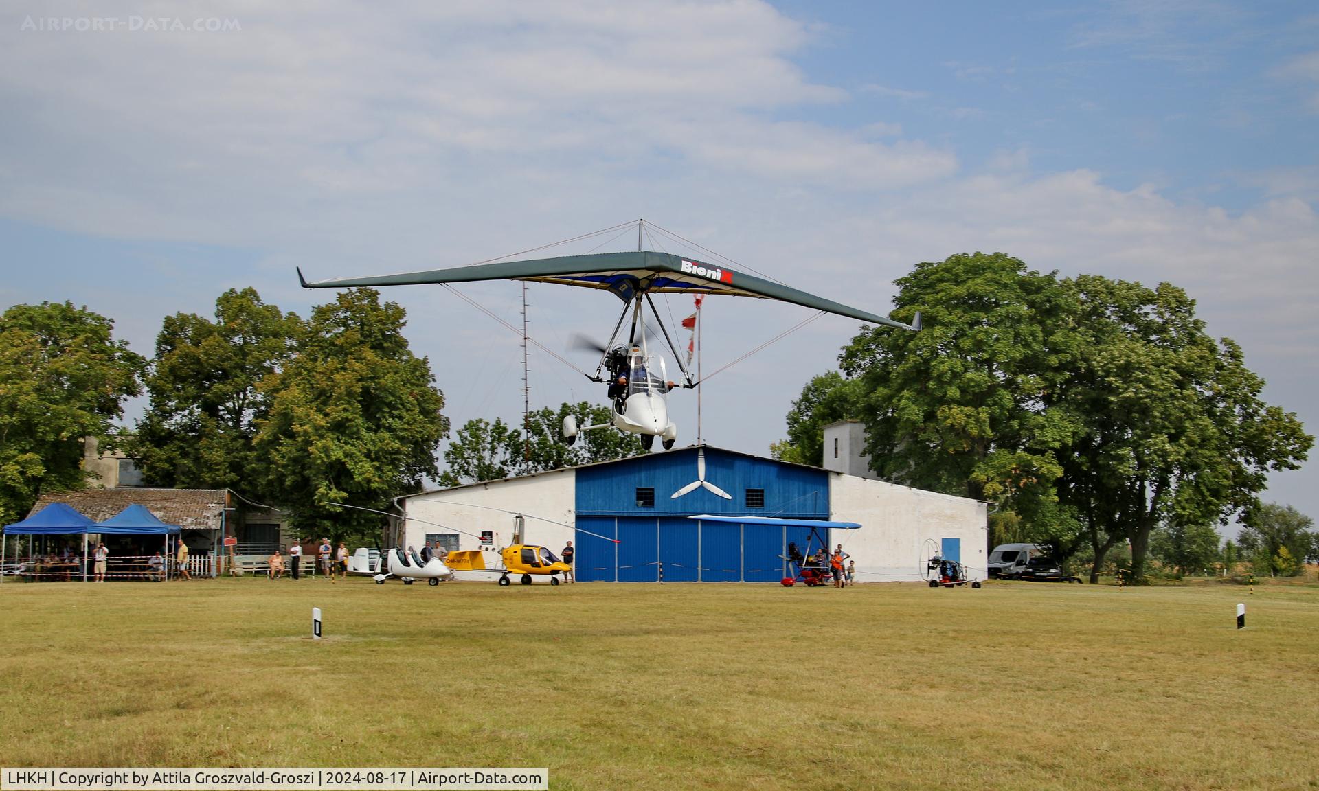 LHKH Airport - LHKH - Kiskunfélegyháza Airport, Hungary