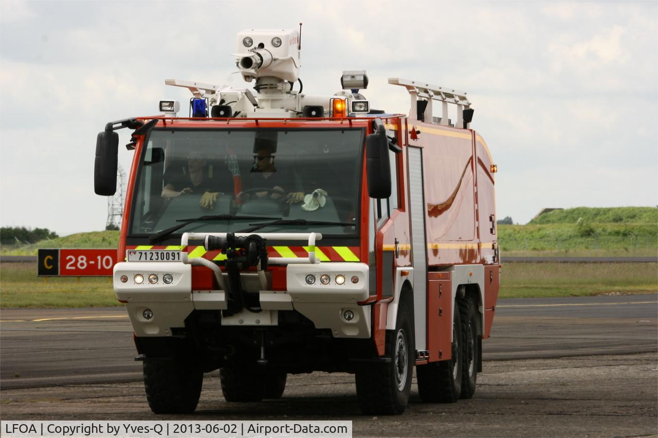 LFOA Airport - Avord air base 702 (LFOA)