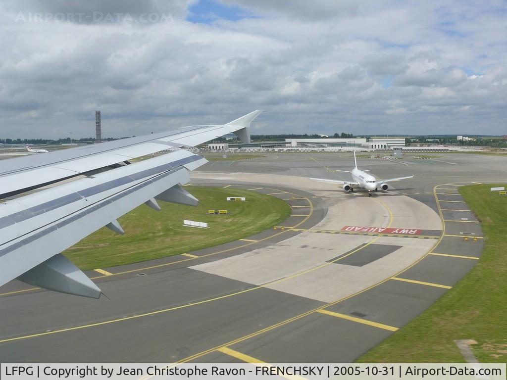 Paris Charles de Gaulle Airport (Roissy Airport), Paris France (LFPG) - landing Paris CDG