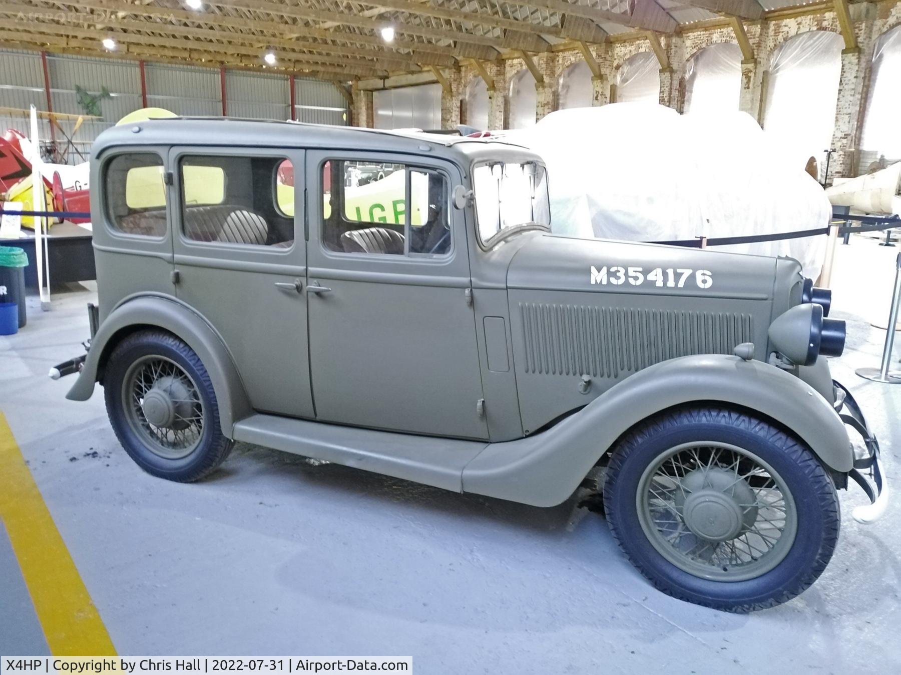 X4HP Airport - Hillman RAF Staff Car at Hooton Park