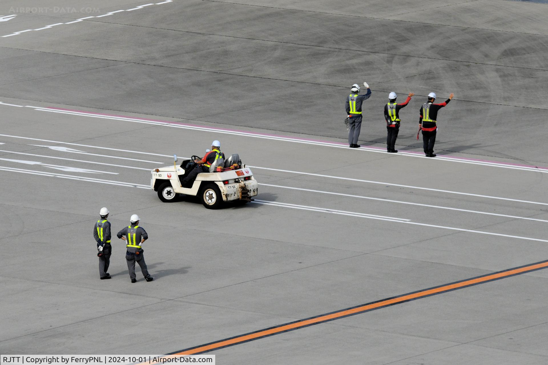 Tokyo International Airport (Haneda), Ota, Tokyo Japan (RJTT) - Bye Bye: to every plane they handle in Japan