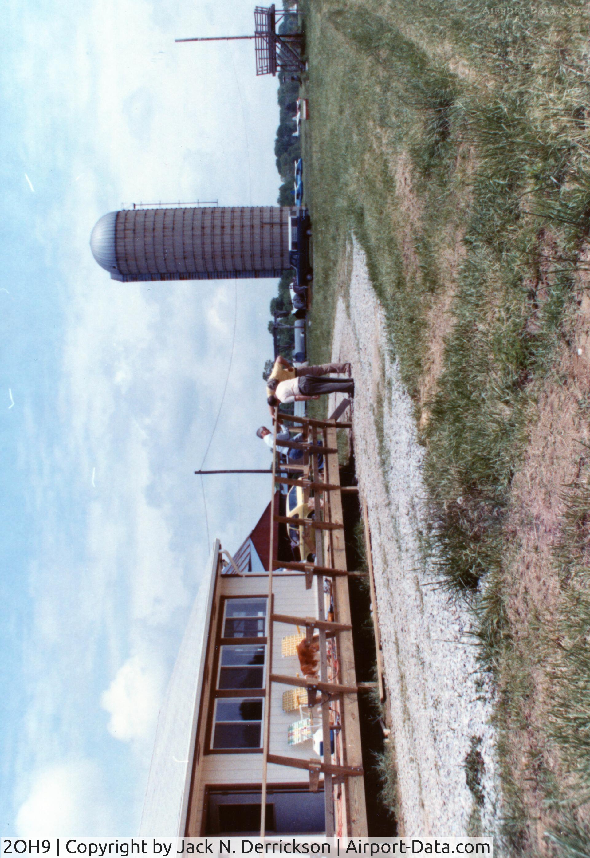 Caesar Creek Gliderport (2OH9) - Mid-1980's CCSC