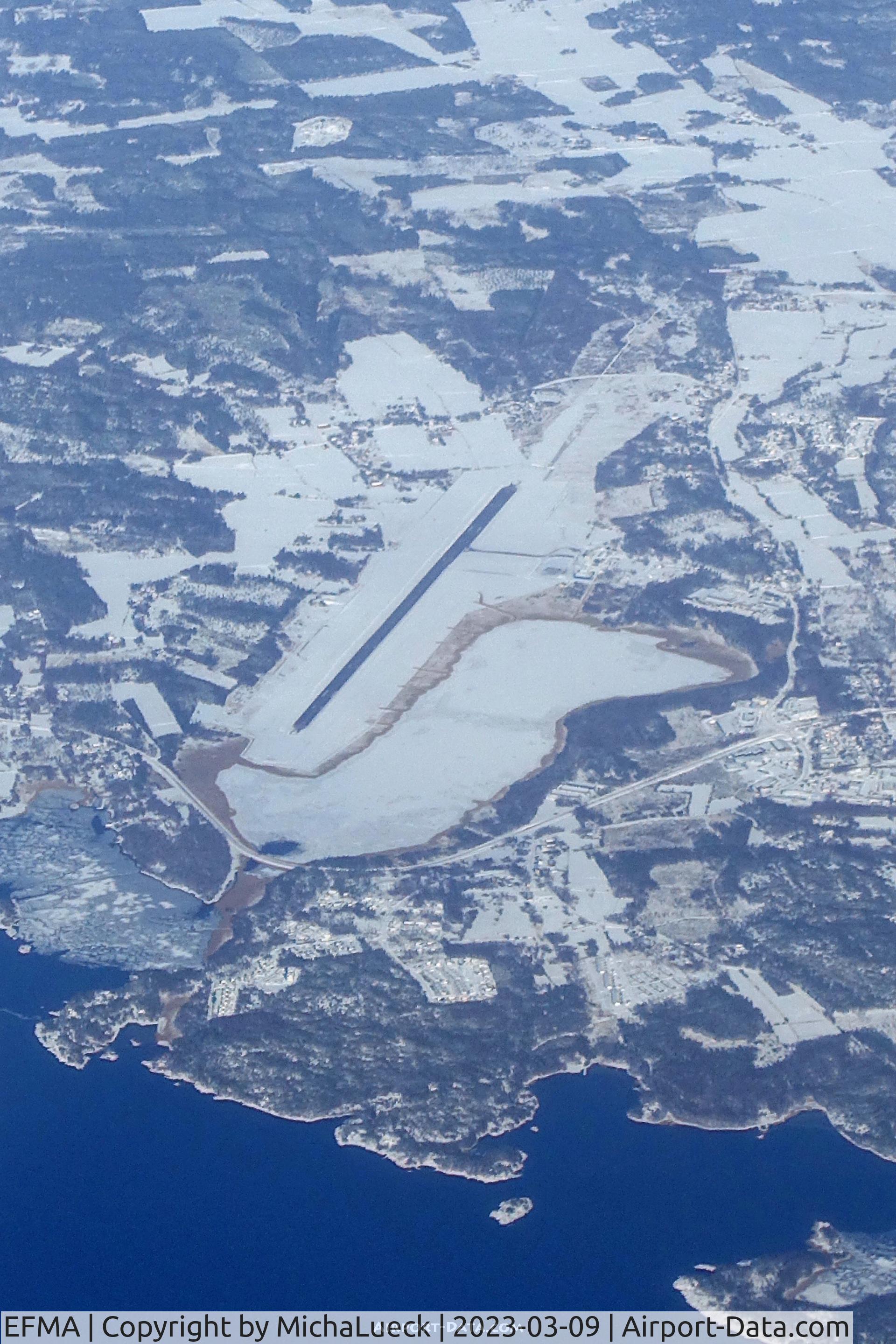 Mariehamn Airport, Mariehamn Finland (EFMA) - Mariehamn (taken from OH-ATG, ARN-HEL)