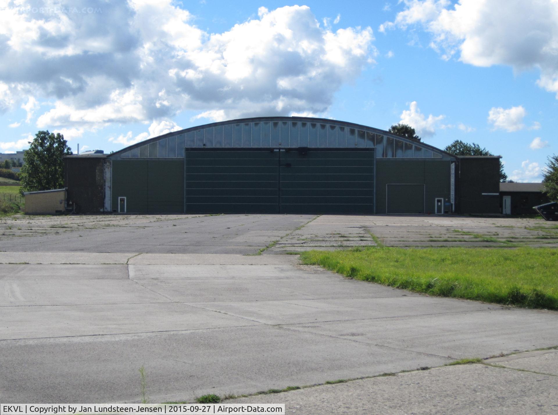 EKVL Airport - Hangar 7 at the former Vaerloese Air Base in Denmark. It was a Polish hangar that the German occupation forces moved from Poland to Vaerloese AB in 1942. Used by German Luftwaffe 1942-1945. After WW2 used by Danish AF.