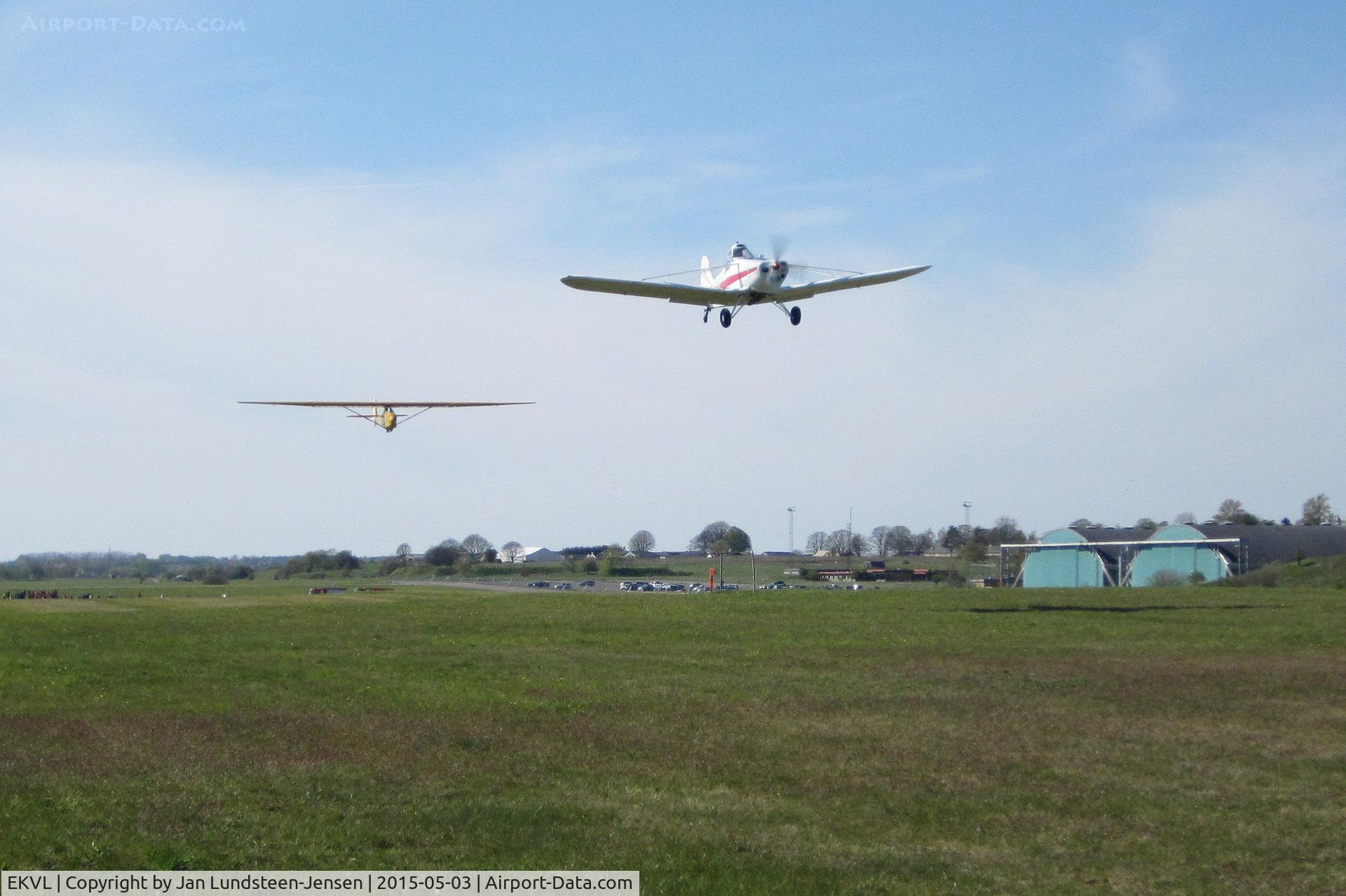 EKVL Airport - Piper Pawnee OY-CYP as tow plane for Grunau Baby OY-AXE. Planes seen shortly after takeoff from a temporary grass runway at an airshow at the former Vaerloese Air Base in Denmark.