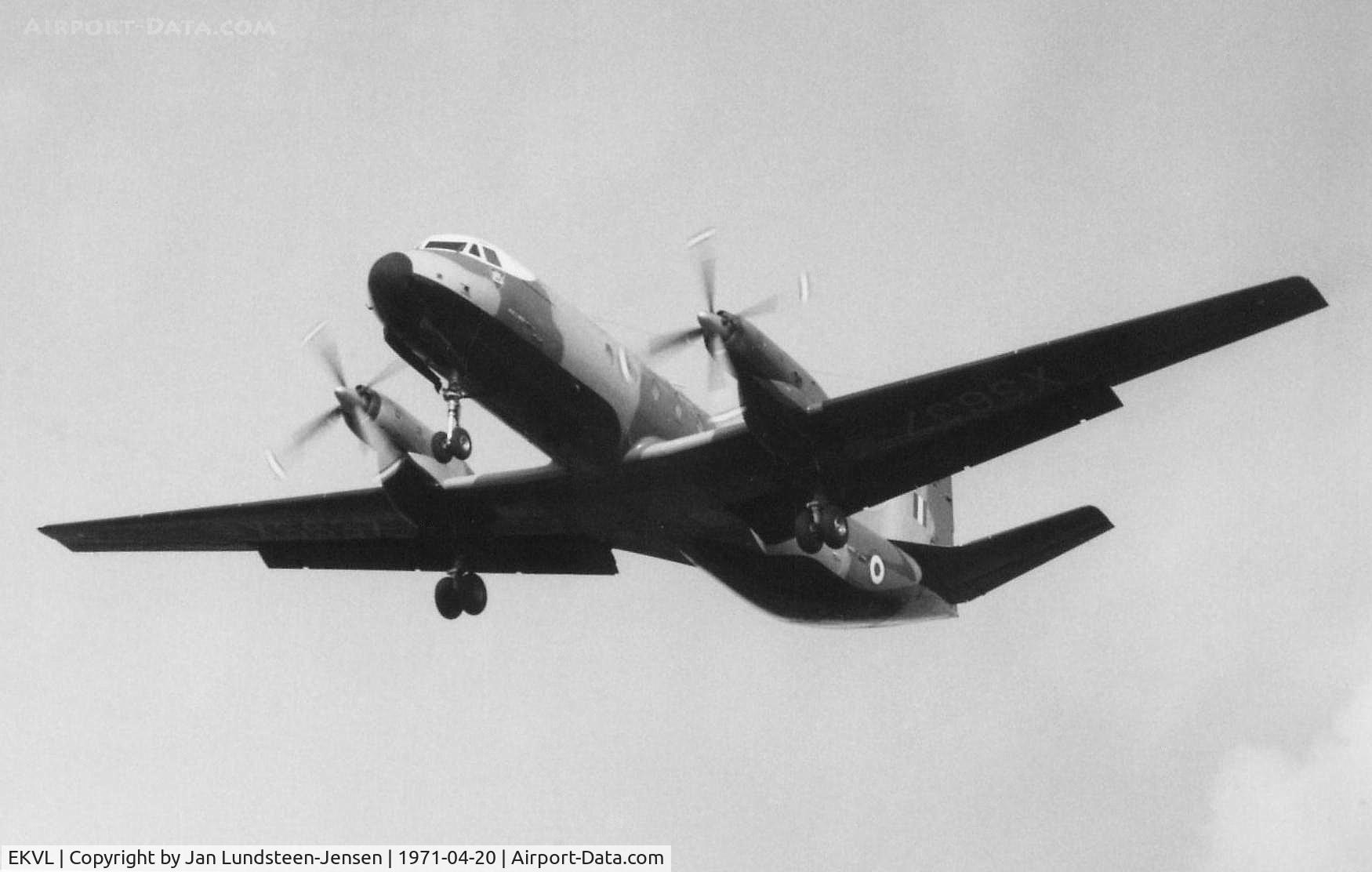 EKVL Airport - Hawker Siddeley Andover C1 of Royal Air Force seen on final approach to Runway 28 at Vaerloese Air Base in Denmark. Below cockpit side window is the Viking ship insignia of Allied Forces Northern Europe.