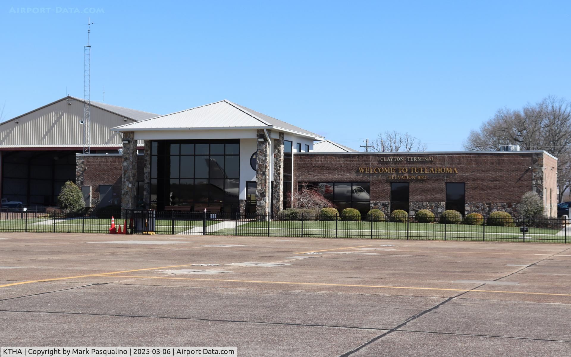 Tullahoma Regional Arpt/wm Northern Field Airport (THA) - Executive Terminal
