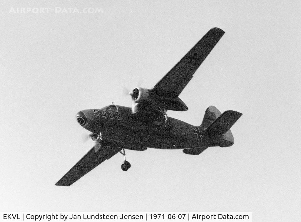 EKVL Airport - Hunting Percival P66 Pembroke C54 of West German Navy seen on final approach to Runway 28 at Vaerloese Air Base in Denmark in 1971. Military aircraft from foreign NATO countries were frequent visitors at Vaerloese AB.