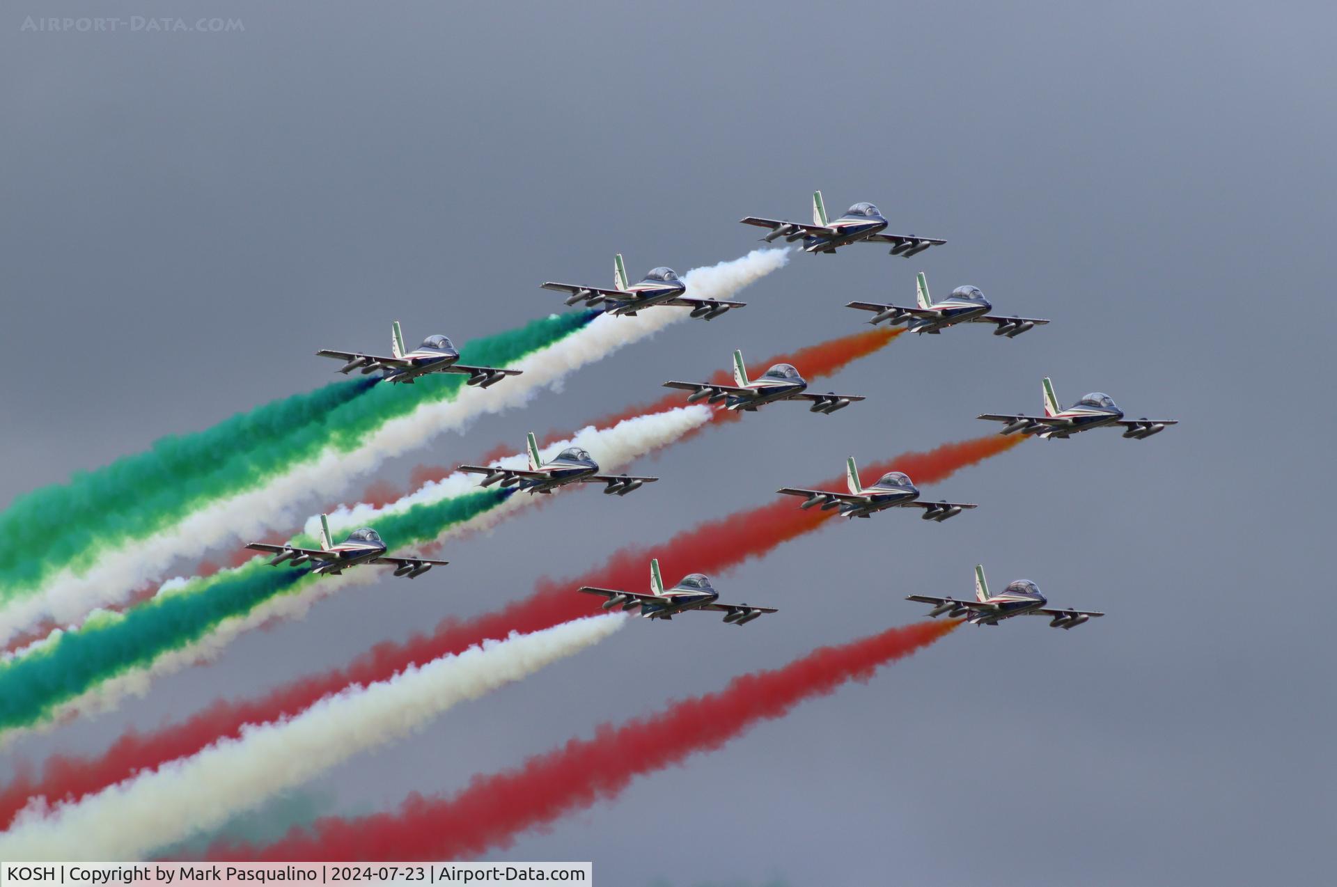 Wittman Regional Airport (OSH) - Italian Air force Frecce Formation Team