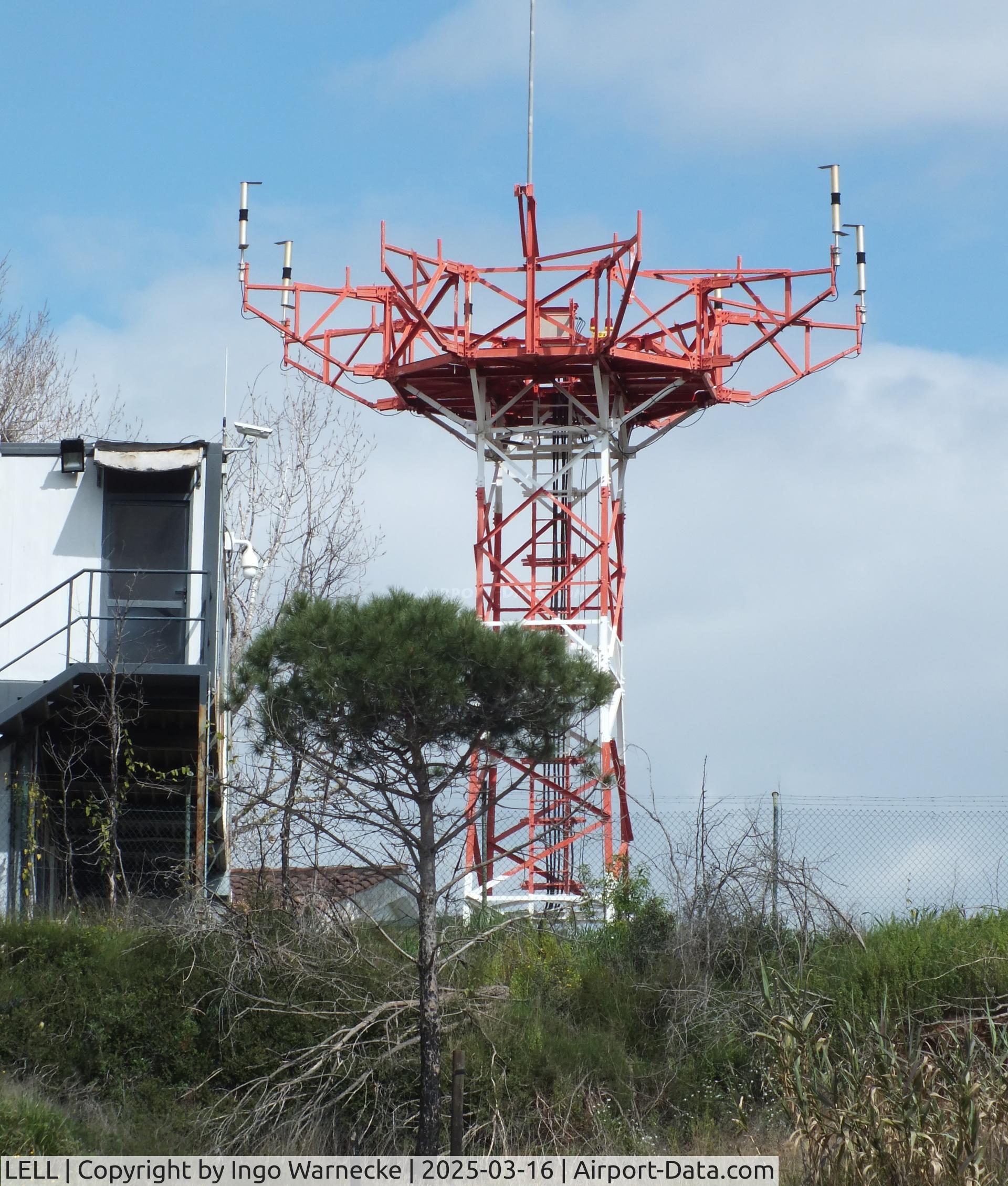 LELL Airport - antenna installations at the southeastern border of Sabadell airport