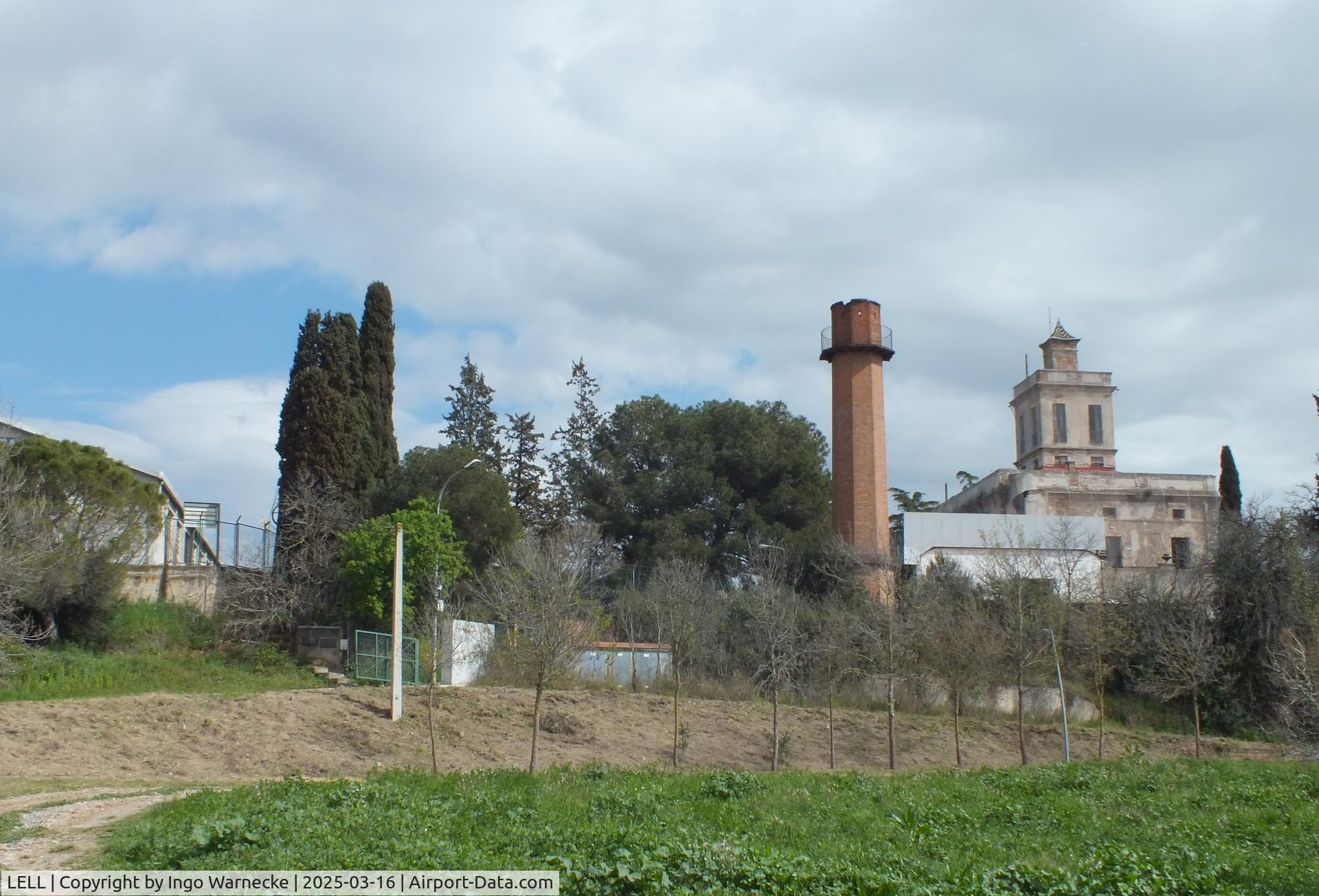 LELL Airport - approaching the southern entrance of Sabadell airport