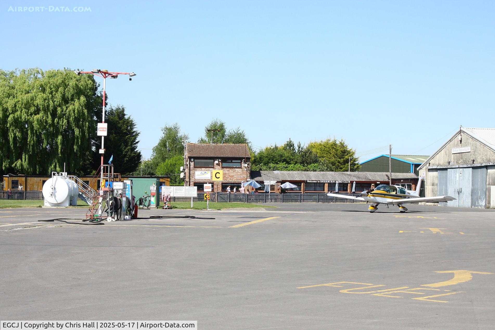 Sherburn-in-Elmet Airfield Airport, Sherburn-in-Elmet, England United Kingdom (EGCJ) - Sherburn in Elmet 17/05/25