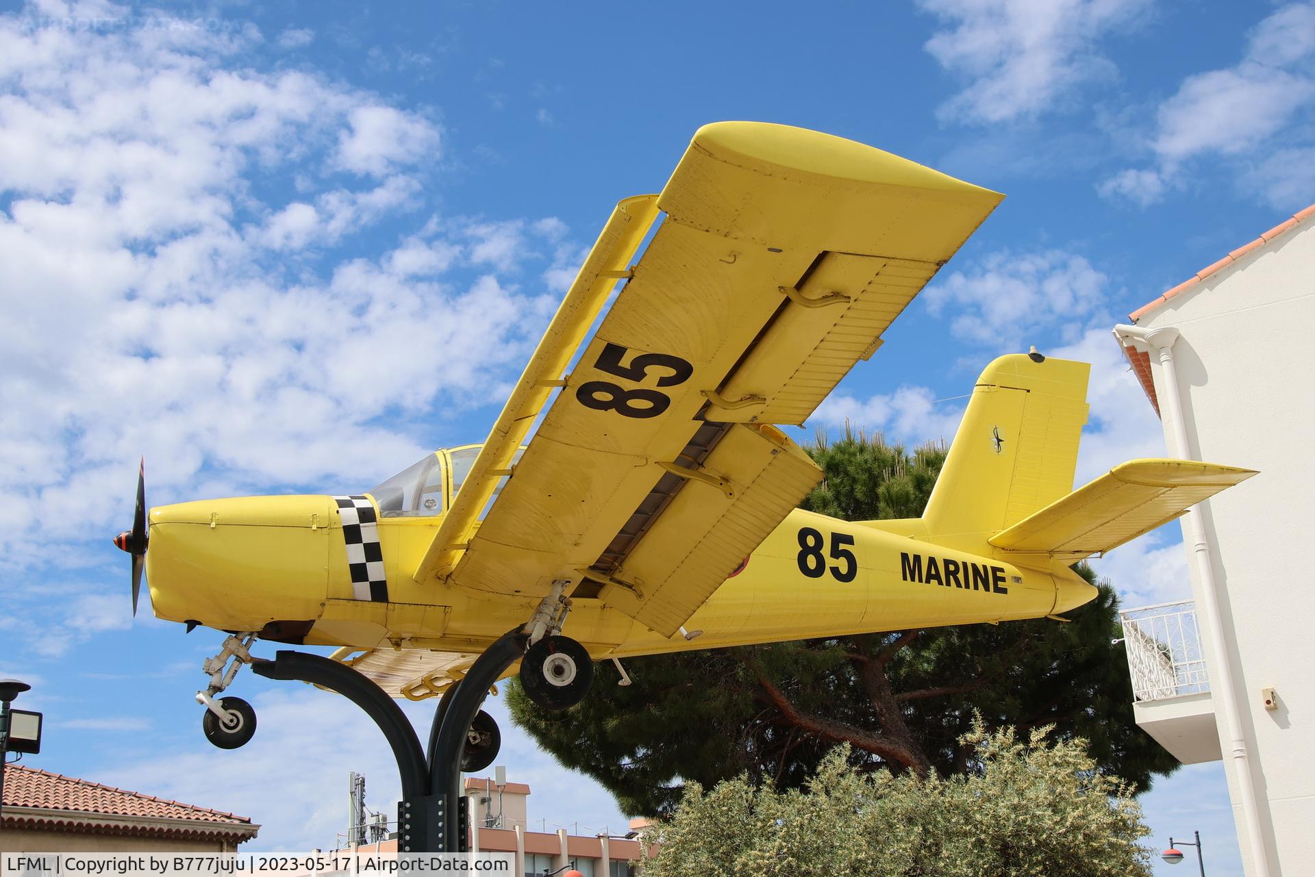 Marseille Provence Airport, Marseille France (LFML) - at Saint-Victoret museum
peint fake 85 Marine
