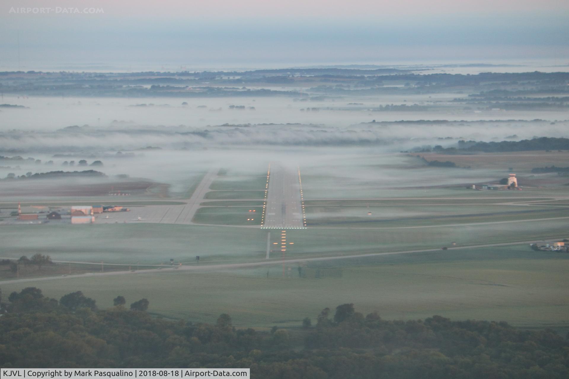 Southern Wisconsin Regional Airport (JVL) - ILS Runway 32 Approach