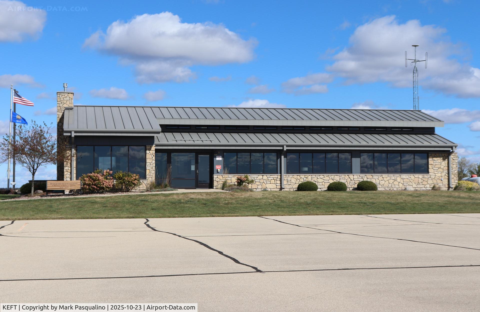 Monroe Municipal Airport (EFT) - Executive Terminal 