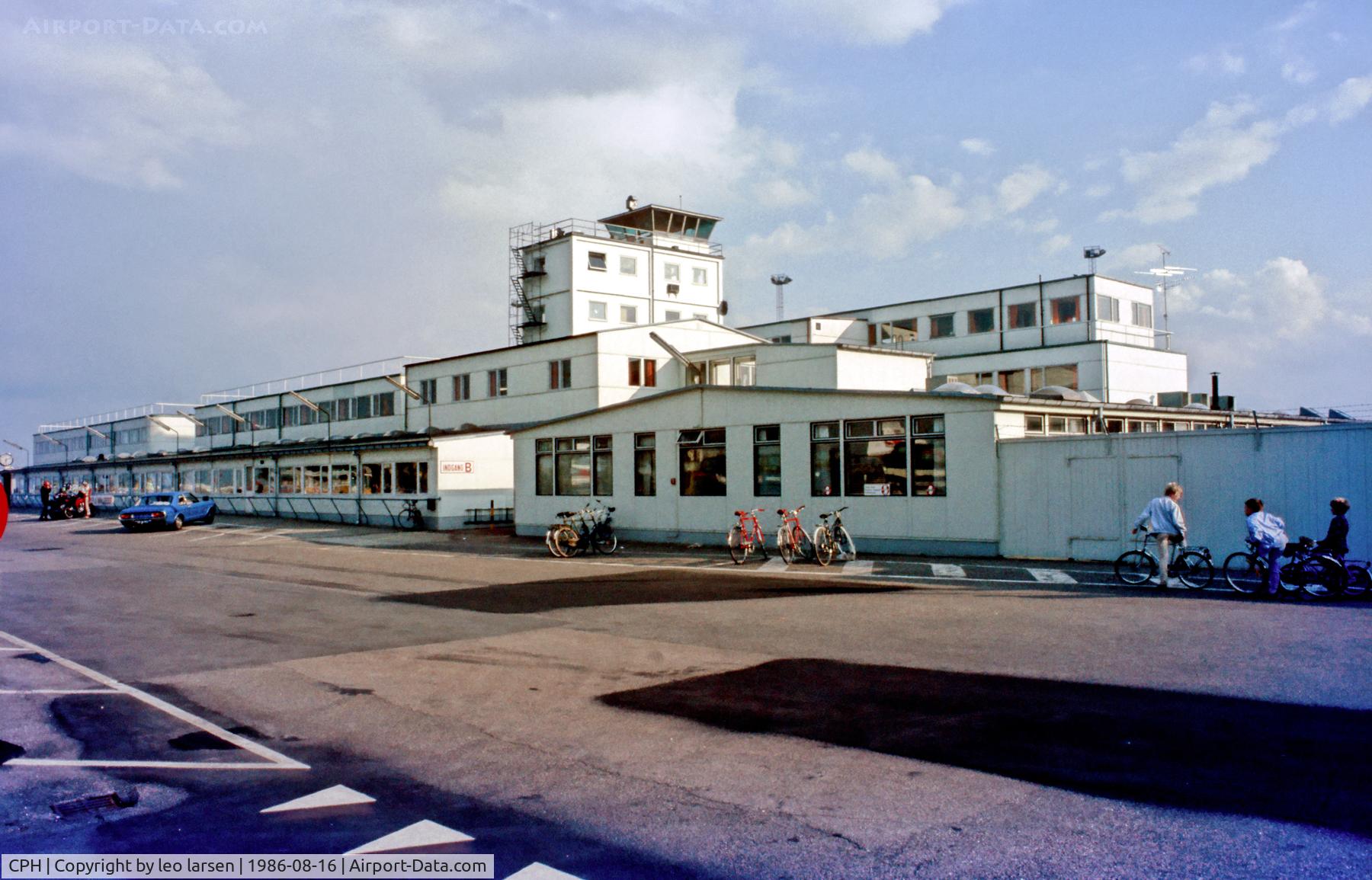 Copenhagen Airport, Kastrup near Copenhagen Denmark (CPH) - Copenhagen Kastrup old Terminal 16.81986
