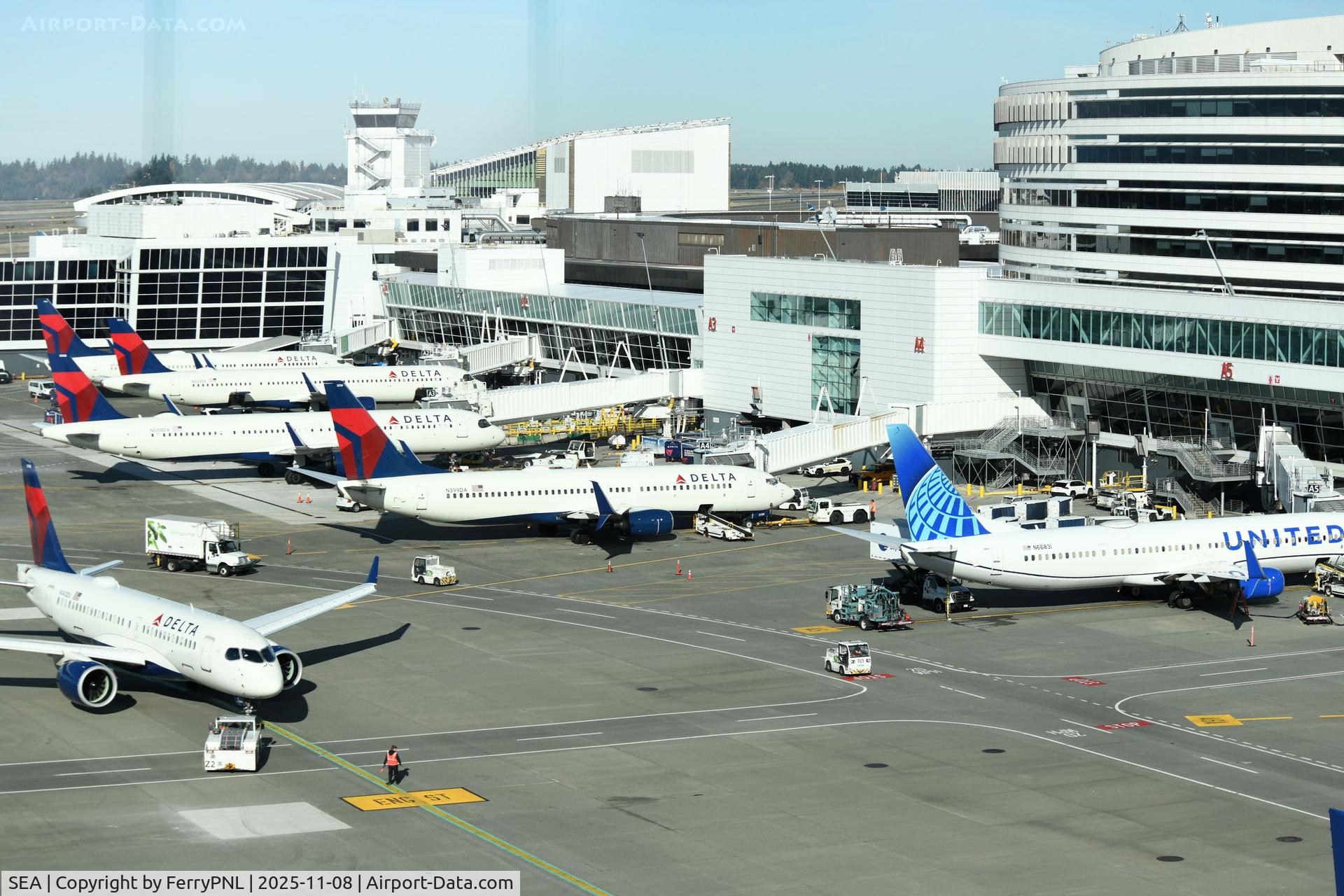 Seattle-tacoma International Airport (SEA) - Terminal seen from the bridge