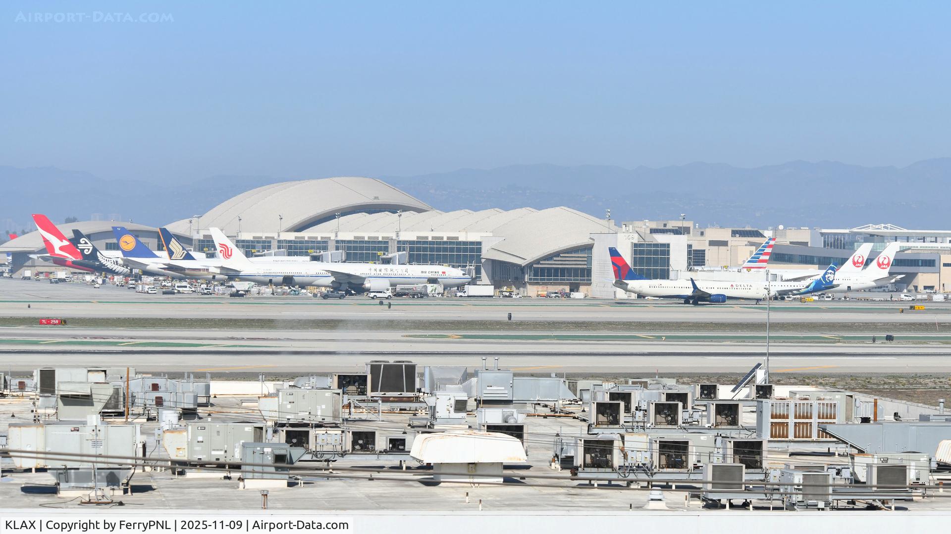 Los Angeles International Airport (LAX) - View across from Imperial hill.