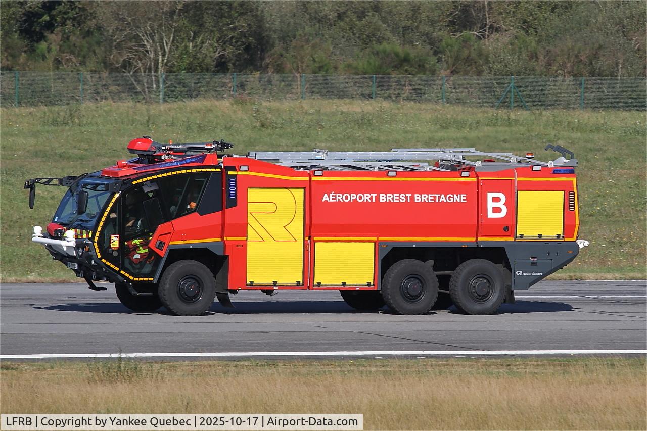 Brest Bretagne Airport, Brest France (LFRB) - Control runway, Brest-Bretagne airport (LFRB-BES)