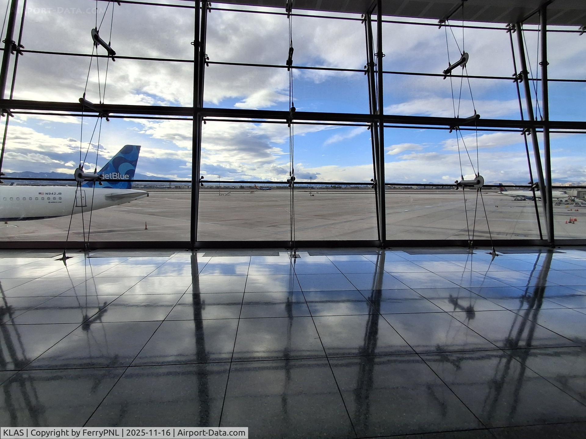 Harry Reid International Airport (LAS) - View from Terminal 1, D gates