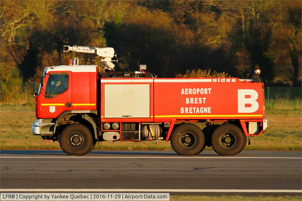 Brest Bretagne Airport, Brest France (LFRB) - Control runway, Brest-Bretagne airport (LFRB-BES)