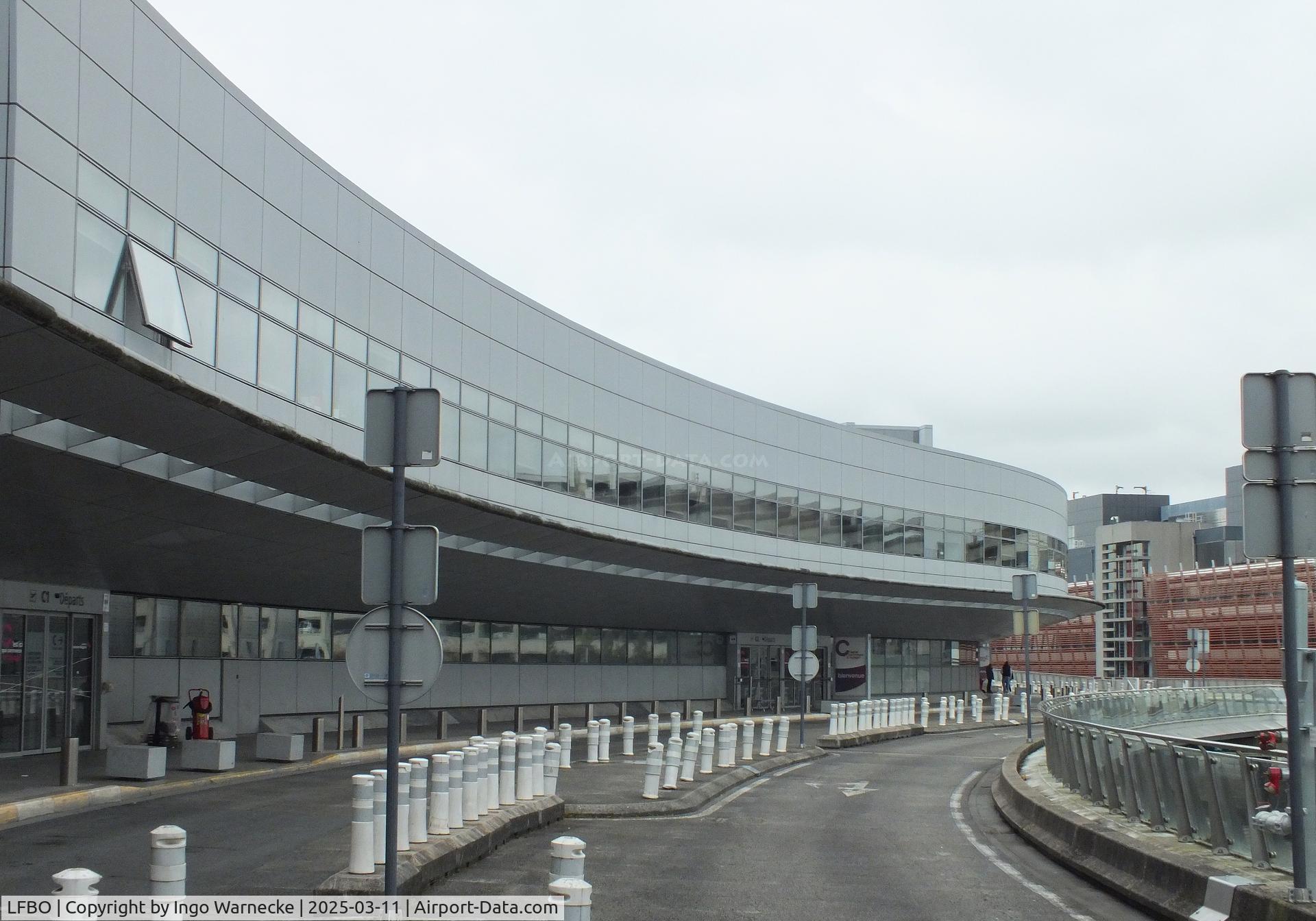 Toulouse Airport, Blagnac Airport France (LFBO) - landside view of terminal at Toulouse-Blagnac airport