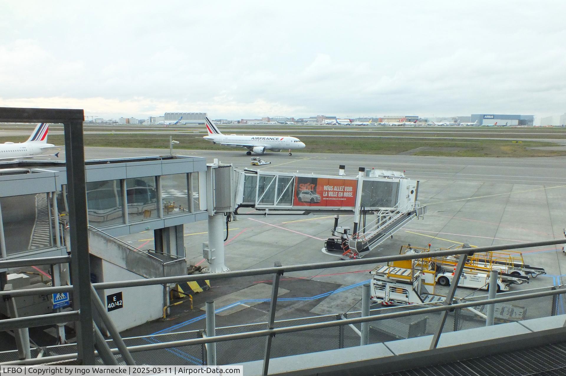 Toulouse Airport, Blagnac Airport France (LFBO) - apron and boarding bridge at Toulouse-Blagnac airport