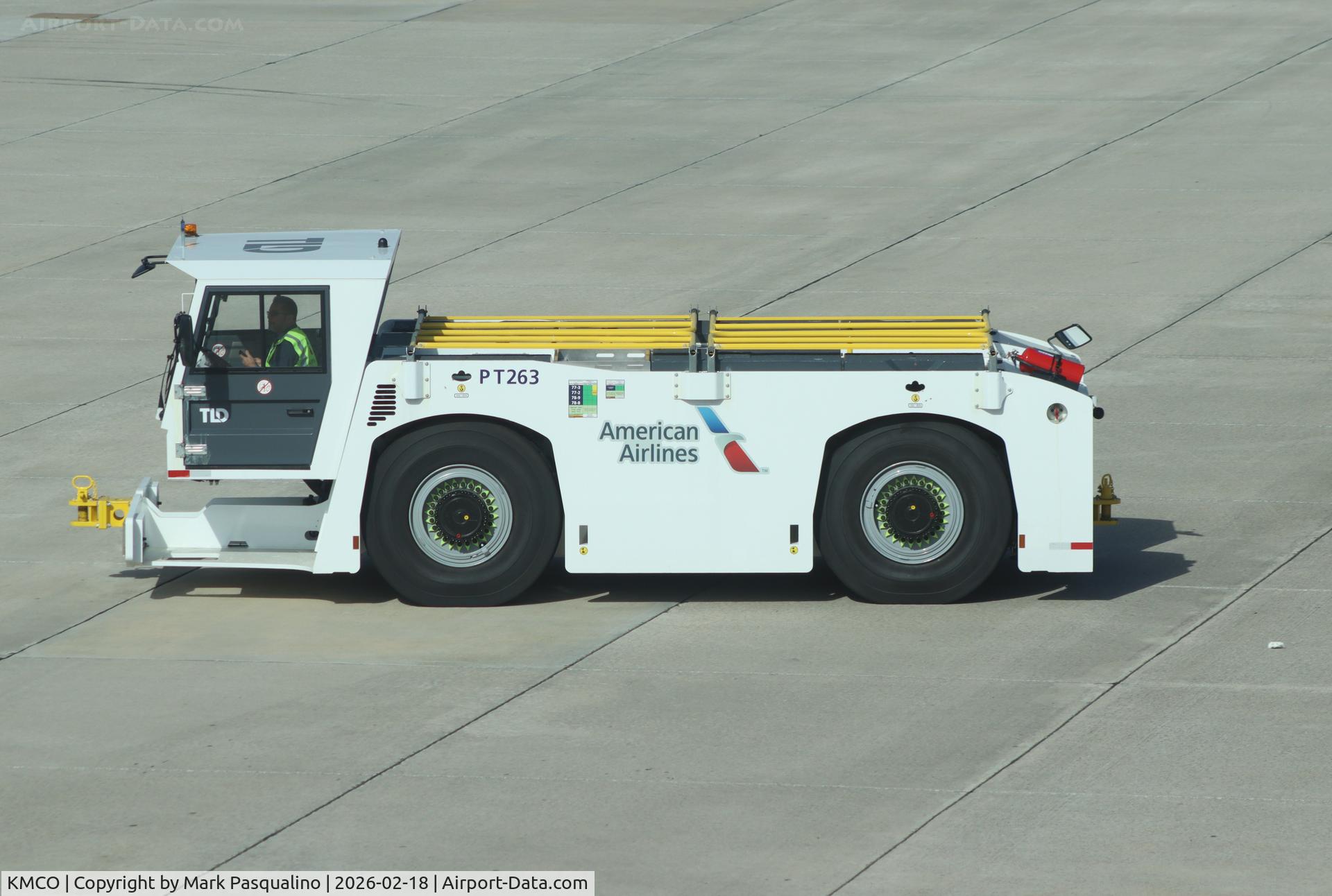Orlando International Airport (MCO) - American Arlines Tug